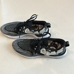Nike Odyssey React 2 Flyknit Flower Sneakers AV6258-001 great condition Size 8